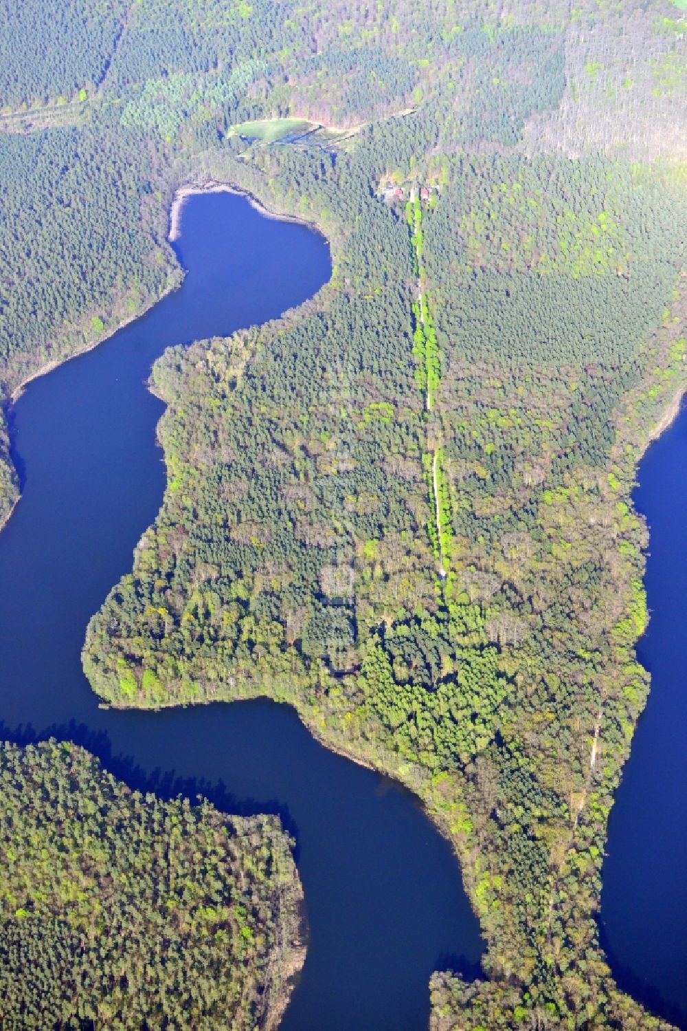 Luftaufnahme Groß Dölln - Gelände des ehemaligen Carinhall- Anwesens in der Schorfheide zwischen Großdöllner See und Wuckersee im Ortsteil Groß Dölln im Bundesland Brandenburg