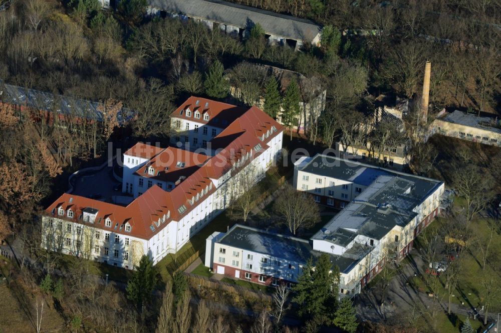 Luftaufnahme Berlin - Gelände des ehemaligen evangelischen Diakoniewerk Königin Elisabeth an der Treskowallee in Berlin - Karlshorst