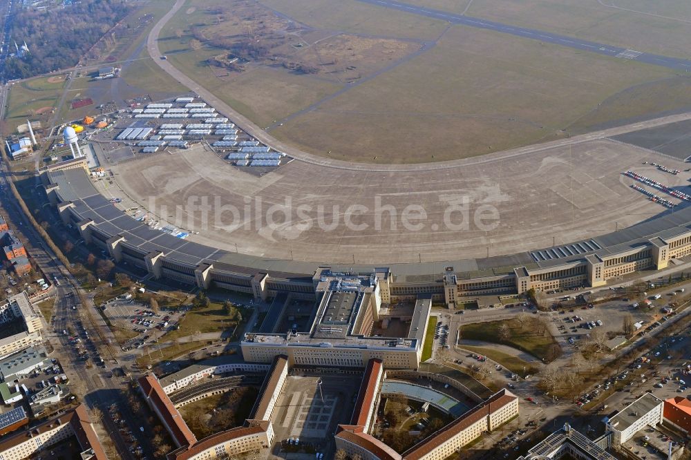 Berlin von oben - Gelände des ehemaligen Flughafens Berlin-Tempelhof Tempelhofer Freiheit in Berlin