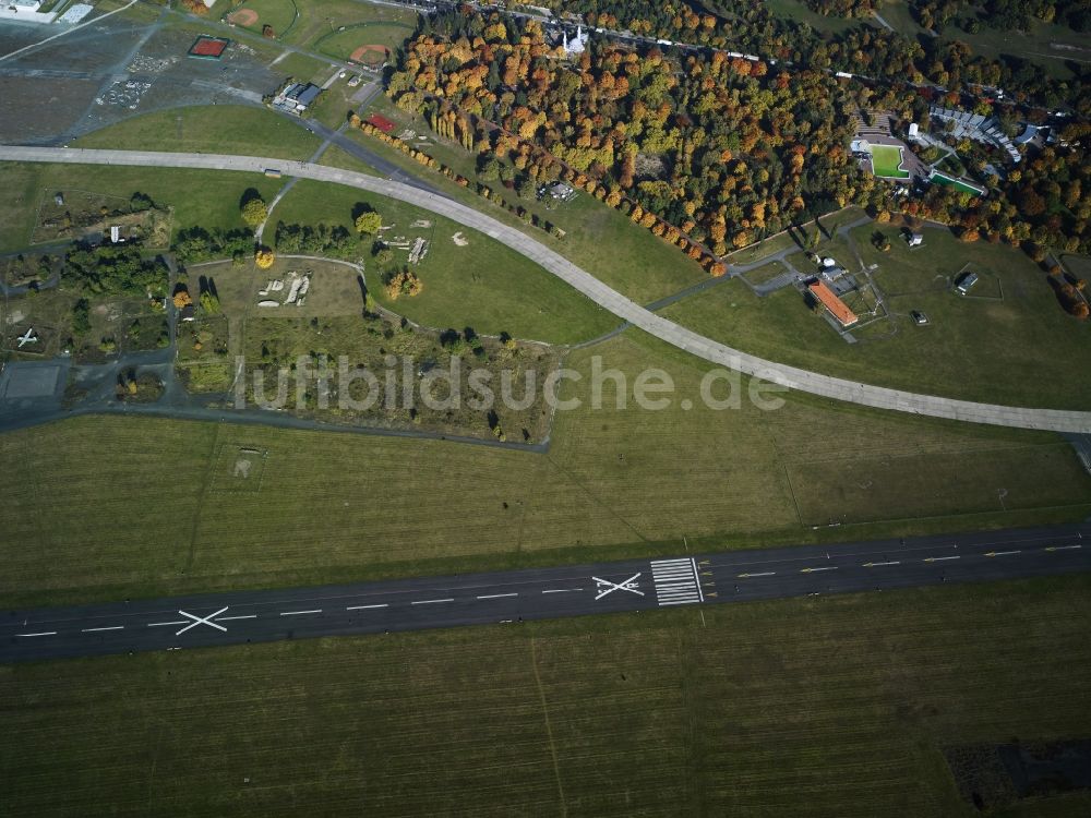 Berlin von oben - Gelände des ehemaligen Flughafens Berlin-Tempelhof Tempelhofer Freiheit im Ortsteil Tempelhof in Berlin