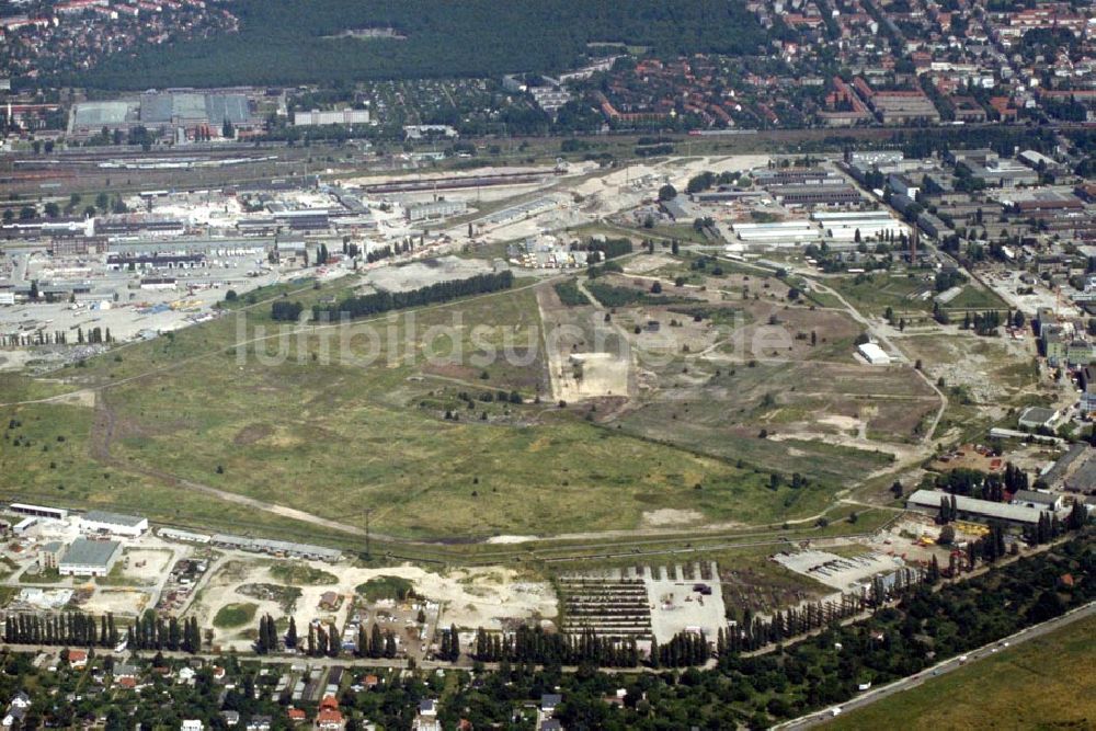 Berlin / Adlershof / aus der Vogelperspektive: Gelände des ehemaligen Flugplatzes Johannistahl in Berlin Adlershof 1995