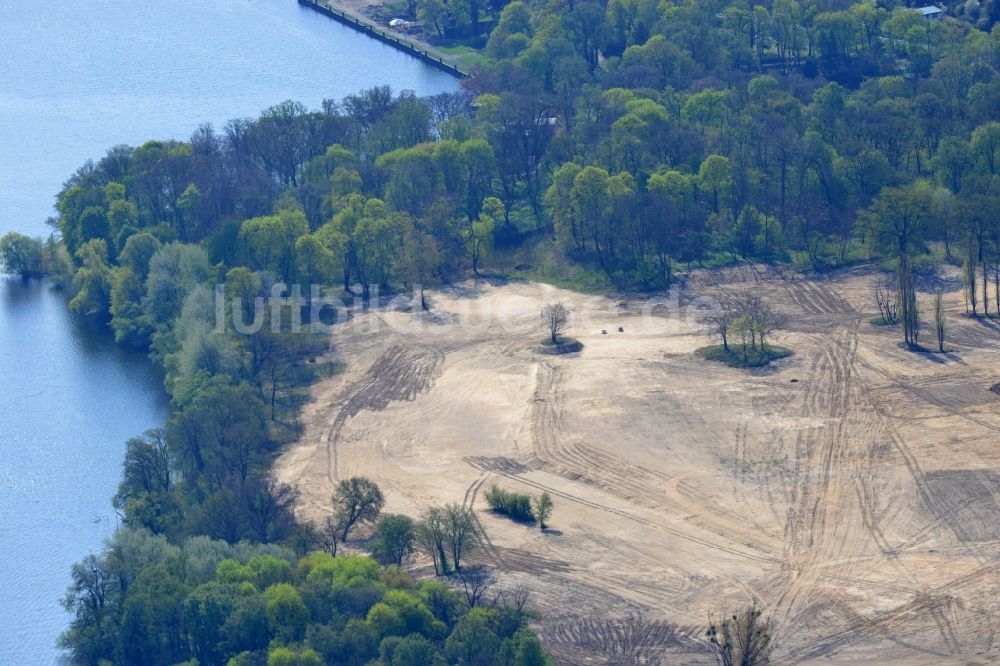 Luftaufnahme Potsdam - Gelände der ehemaligen grauen Kasernen der russischen Armee an der Nedlitzer Straße am Ufer des Jungfernsee in Potsdam im Bundesland Brandenburg