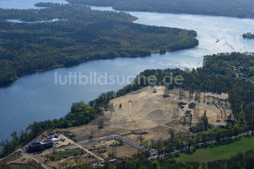 Potsdam von oben - Gelände der ehemaligen grauen Kasernen der russischen Armee an der Nedlitzer Straße am Ufer des Jungfernsee in Potsdam im Bundesland Brandenburg