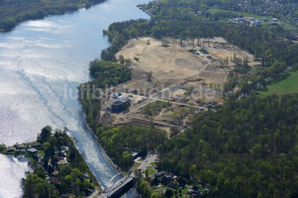 Potsdam von oben - Gelände der ehemaligen grauen Kasernen der russischen Armee an der Nedlitzer Straße am Ufer des Jungfernsee in Potsdam im Bundesland Brandenburg