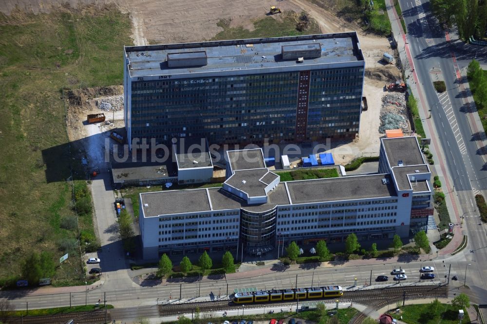 Berlin Hohenschönhausen aus der Vogelperspektive: Gelände des ehemaligen Hochhaus des DDR Baubetriebes SHB VEB Spezialhochbau Berlin an der Wartenberger Straße Ecke Gehrenseestraße in Berlin Hohenschönhausen