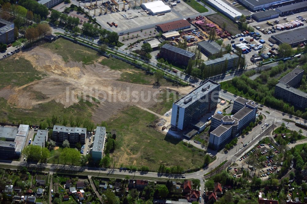 Berlin Hohenschönhausen aus der Vogelperspektive: Gelände des ehemaligen Hochhaus des DDR Baubetriebes SHB VEB Spezialhochbau Berlin an der Wartenberger Straße Ecke Gehrenseestraße in Berlin Hohenschönhausen