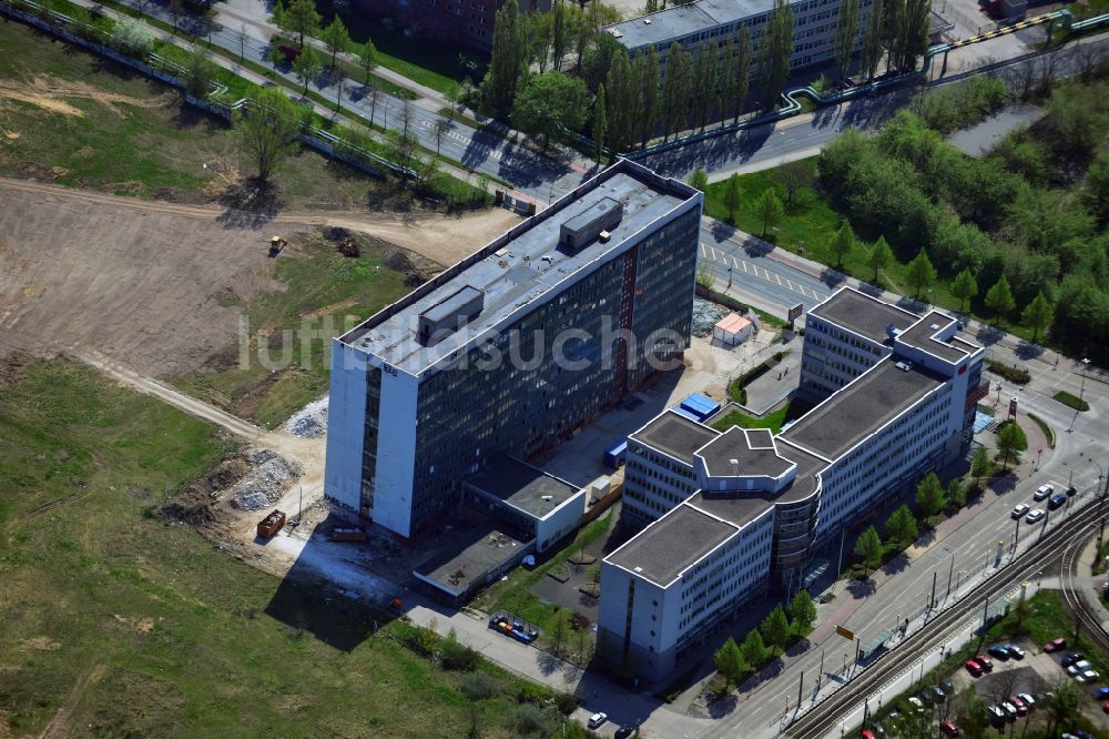 Luftbild Berlin Hohenschönhausen - Gelände des ehemaligen Hochhaus des DDR Baubetriebes SHB VEB Spezialhochbau Berlin an der Wartenberger Straße Ecke Gehrenseestraße in Berlin Hohenschönhausen