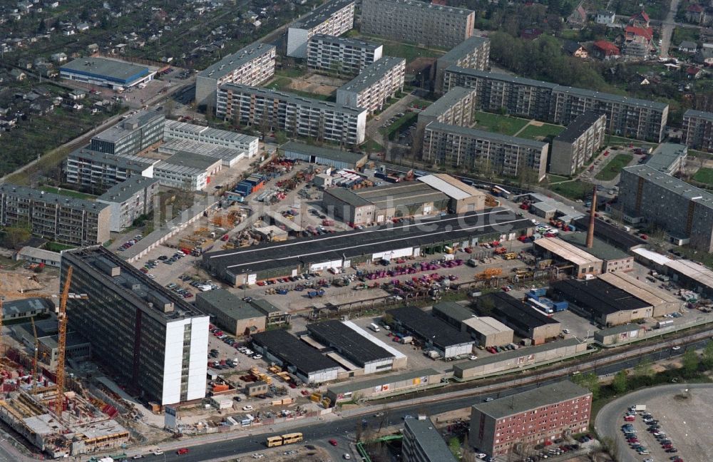 Berlin Hohenschönhausen von oben - Gelände des ehemaligen Hochhaus des DDR Baubetriebes SHB VEB Spezialhochbau Berlin an der Wartenberger Straße Ecke Gehrenseestraße in Berlin Hohenschönhausen