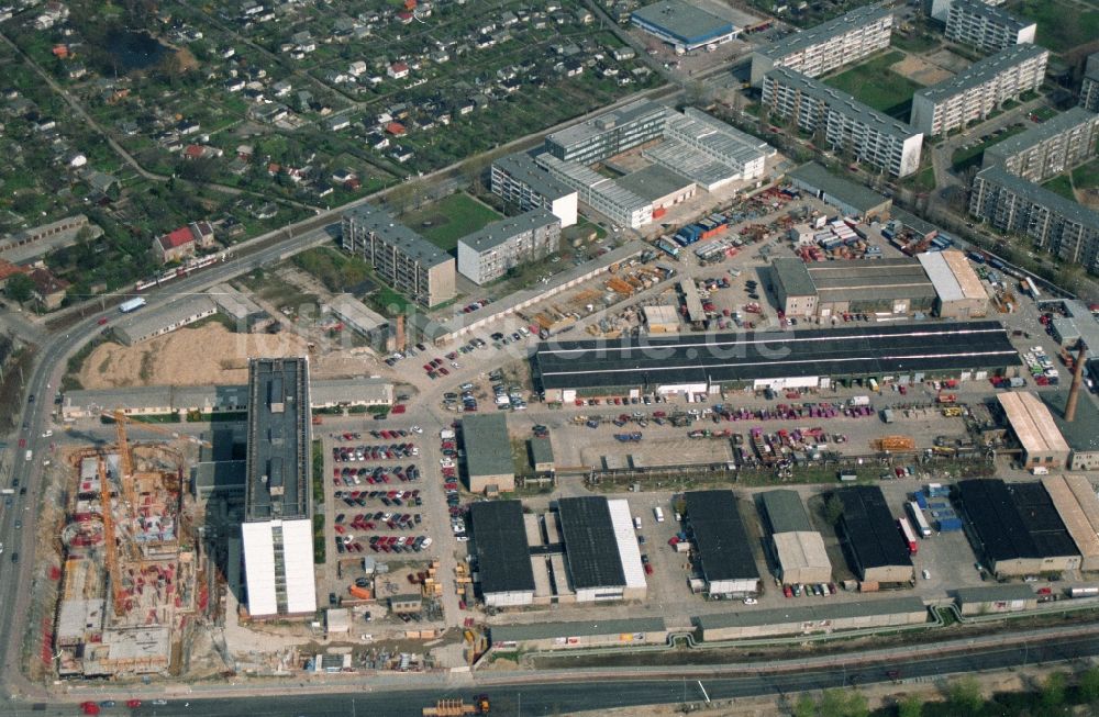 Berlin Hohenschönhausen von oben - Gelände des ehemaligen Hochhaus des DDR Baubetriebes SHB VEB Spezialhochbau Berlin an der Wartenberger Straße Ecke Gehrenseestraße in Berlin Hohenschönhausen