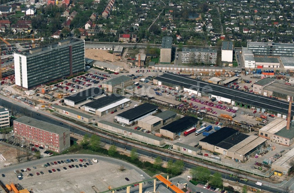 Berlin Hohenschönhausen von oben - Gelände des ehemaligen Hochhaus des DDR Baubetriebes SHB VEB Spezialhochbau Berlin an der Wartenberger Straße Ecke Gehrenseestraße in Berlin Hohenschönhausen