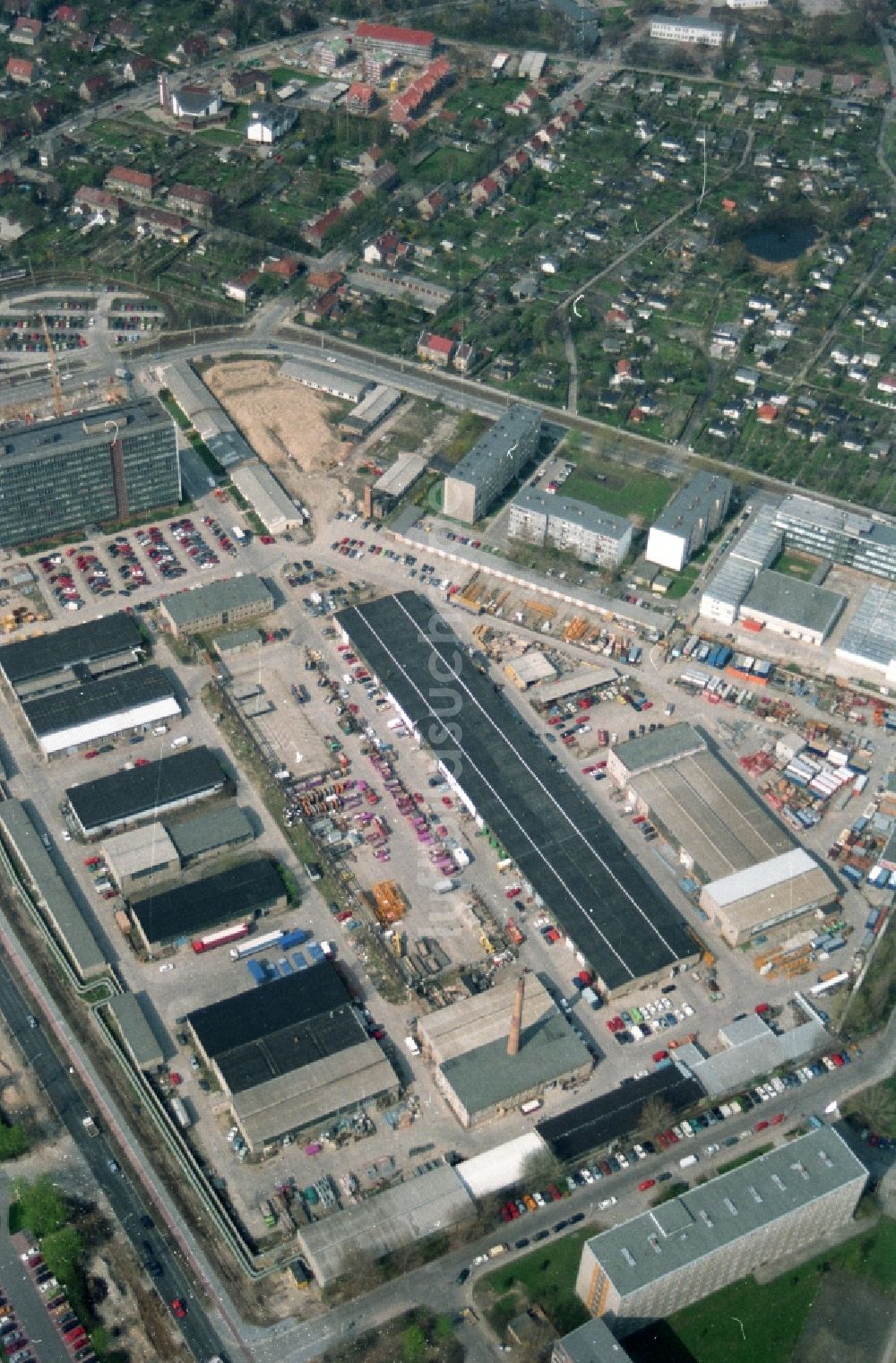 Luftbild Berlin Hohenschönhausen - Gelände des ehemaligen Hochhaus des DDR Baubetriebes SHB VEB Spezialhochbau Berlin an der Wartenberger Straße Ecke Gehrenseestraße in Berlin Hohenschönhausen