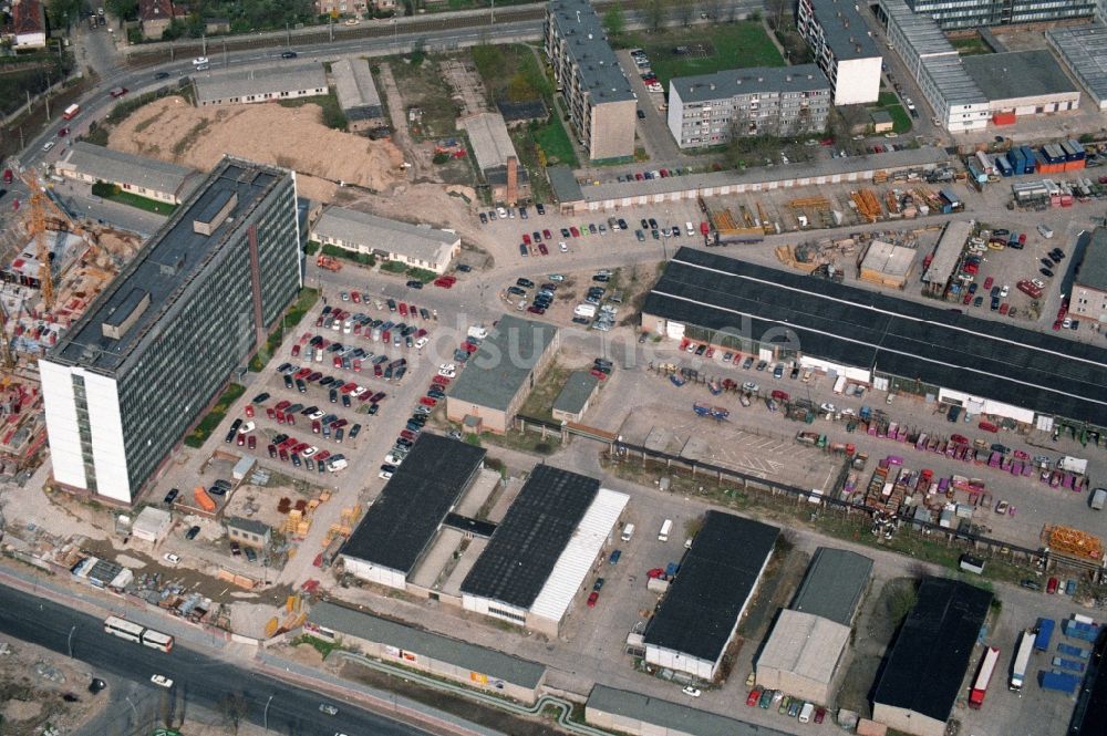 Berlin Hohenschönhausen von oben - Gelände des ehemaligen Hochhaus des DDR Baubetriebes SHB VEB Spezialhochbau Berlin an der Wartenberger Straße Ecke Gehrenseestraße in Berlin Hohenschönhausen