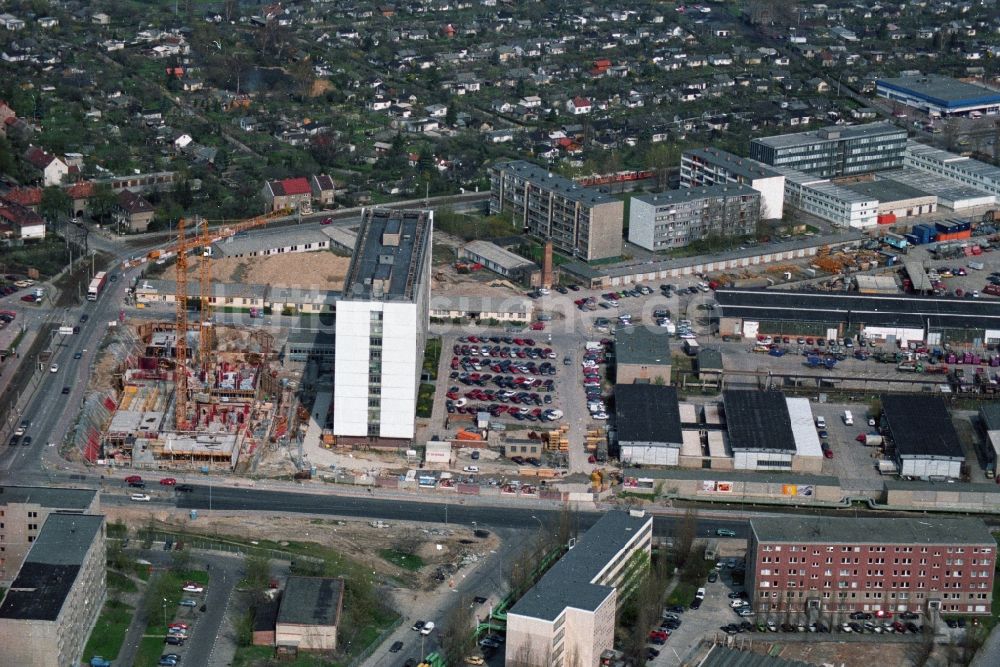 Berlin Hohenschönhausen von oben - Gelände des ehemaligen Hochhaus des DDR Baubetriebes SHB VEB Spezialhochbau Berlin an der Wartenberger Straße Ecke Gehrenseestraße in Berlin Hohenschönhausen