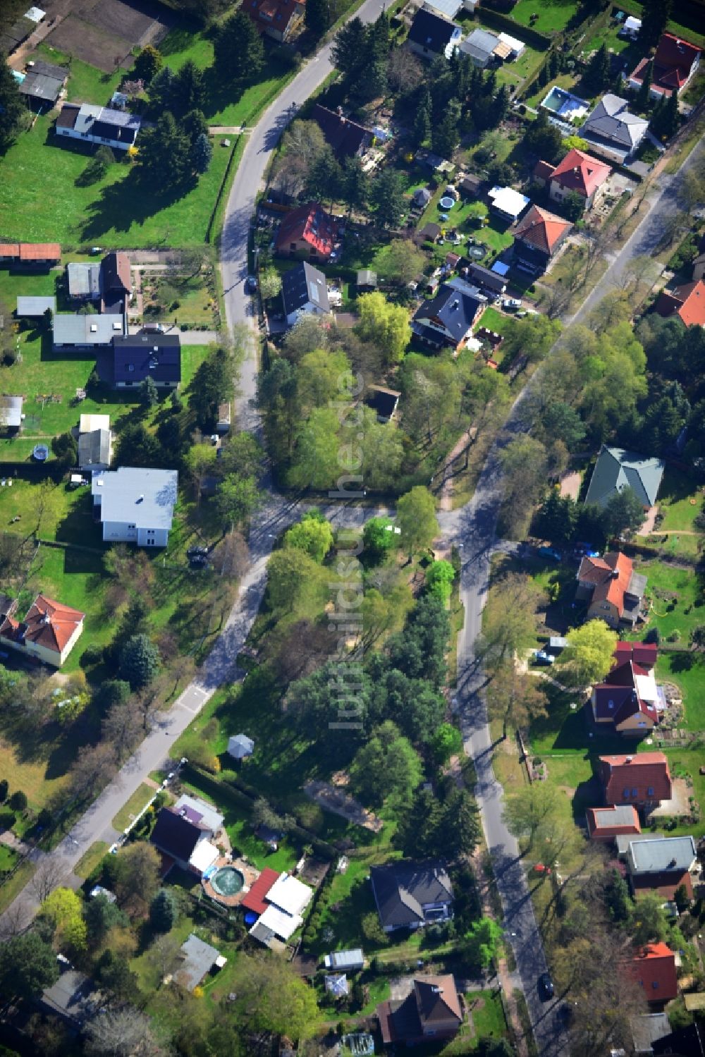 Falkensee von oben - Gelände des Einfamilienhaus - Wohngebietes Waldheim am Hirschsprung / Schwarzwildweg in Falkensee im Bundesland Brandenburg