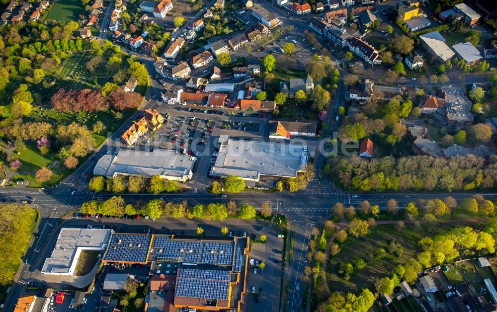 Hamm von oben - Gelände mit Einkaufsmöglichkeiten und Parkplätzen an der Dortmunder Straße im Stadtteil Herringen in Hamm im Bundesland Nordrhein-Westfalen