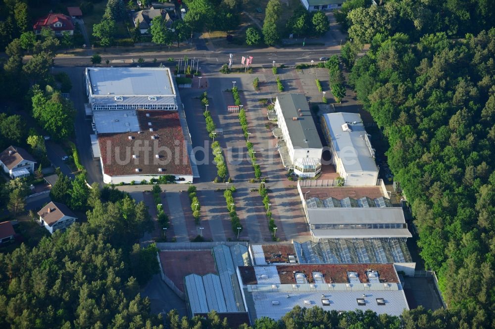 Luftaufnahme Hohen Neuendorf - Gelände des Einkaufszentrum am ehemaligen OBI - Baumarkt an der Schönfließer Straße in Hohen Neuendorf im Bundesland Brandenburg