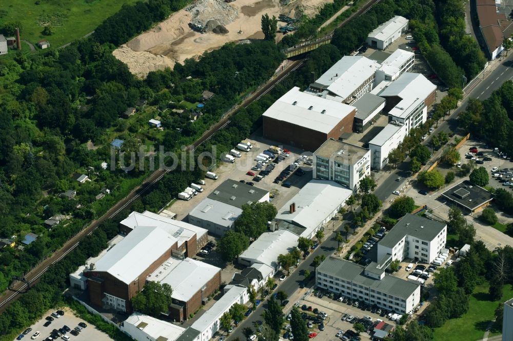 Berlin aus der Vogelperspektive: Gelände der Filmproduktionsfirma der Berliner Union Film UG (haftungsbeschränkt) & Co. KG an der Oberlandstraße im Ortsteil Tempelhof-Schöneberg in Berlin, Deutschland