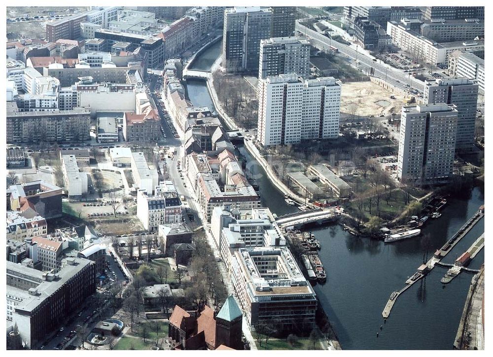 Luftaufnahme Berlin - Gelände an der Fischerinsel in Berlin - Mitte.