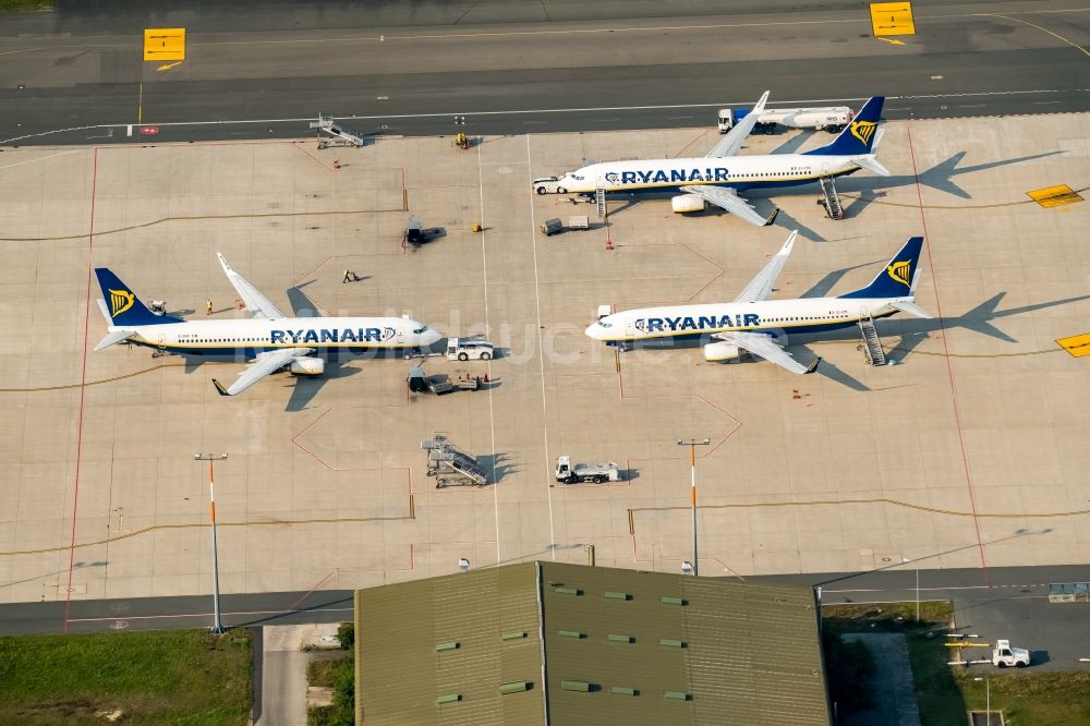 Luftbild Weeze - Gelände des Flughafen Airport Weeze Flughafen Niederrhein GmbH in Weeze im Bundesland Nordrhein-Westfalen, Deutschland