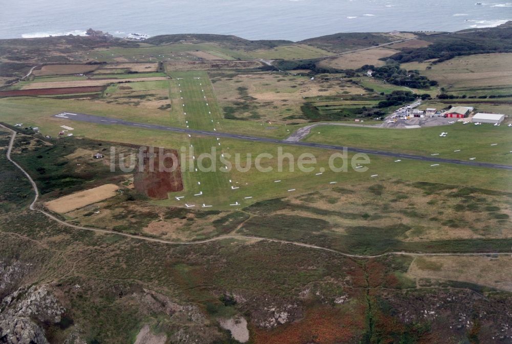 Luftaufnahme Aldernay - Gelände des Flughafen in Aldernay in Aurigny, Guernsey