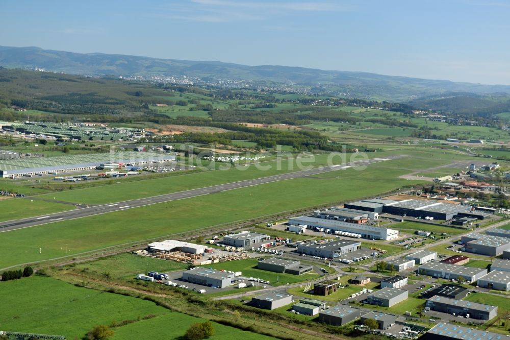 Luftaufnahme Andrézieux-Bouthéon - Gelände des Flughafen in Andrézieux-Bouthéon in Auvergne Rhone-Alpes, Frankreich