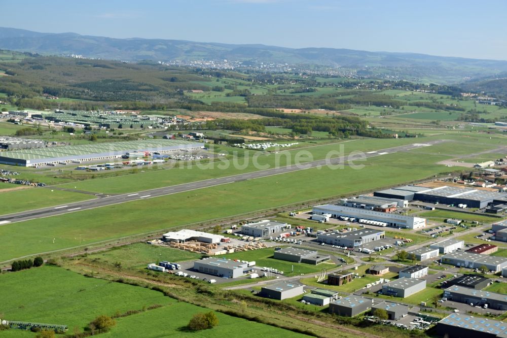 Andrézieux-Bouthéon von oben - Gelände des Flughafen in Andrézieux-Bouthéon in Auvergne Rhone-Alpes, Frankreich