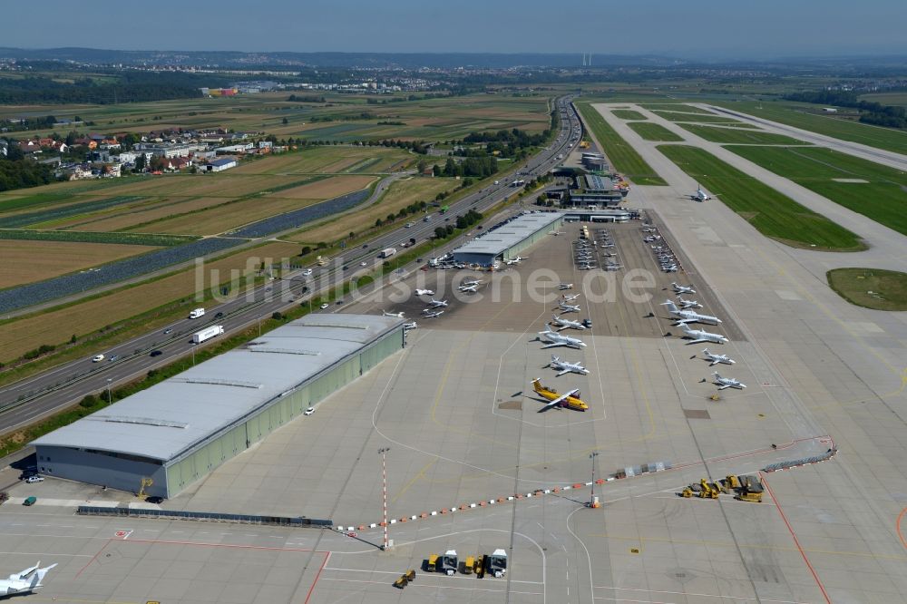 Luftbild Stuttgart - Gelände des Flughafen am APROM Vorfeld und dem Bereich des GAT der General Aviation in Stuttgart im Bundesland Baden-Württemberg