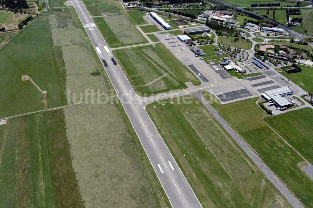 Luftaufnahme Avignon - Gelände des Flughafen in Avignon in Provence-Alpes-Cote d'Azur, Frankreich