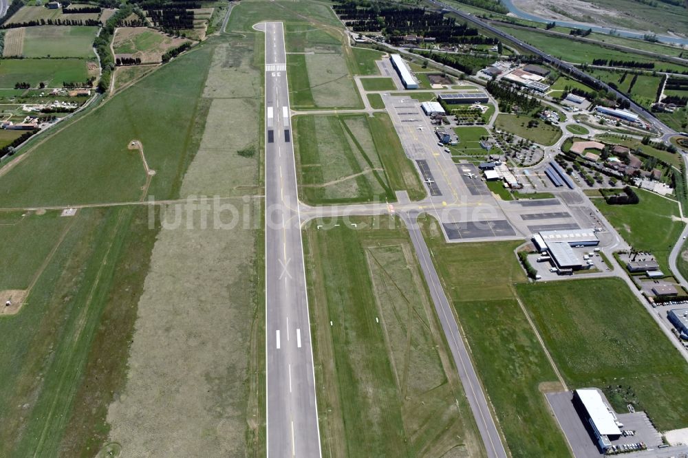 Avignon von oben - Gelände des Flughafen in Avignon in Provence-Alpes-Cote d'Azur, Frankreich