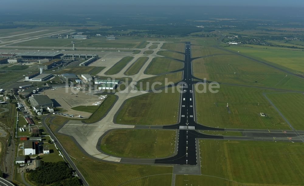 Luftaufnahme Schönefeld - Gelände des Flughafen BER International in Schönefeld im Bundesland Brandenburg