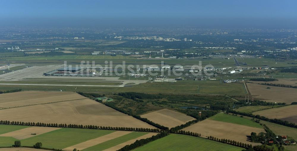 Luftaufnahme Schönefeld - Gelände des Flughafen BER International in Schönefeld im Bundesland Brandenburg