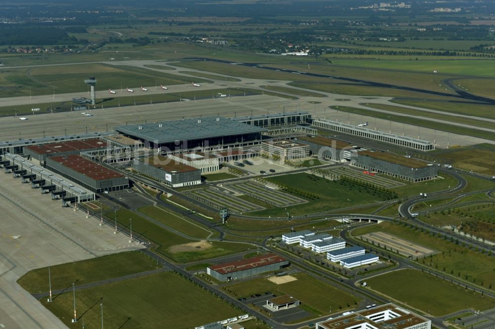 Schönefeld von oben - Gelände des Flughafen BER International in Schönefeld im Bundesland Brandenburg