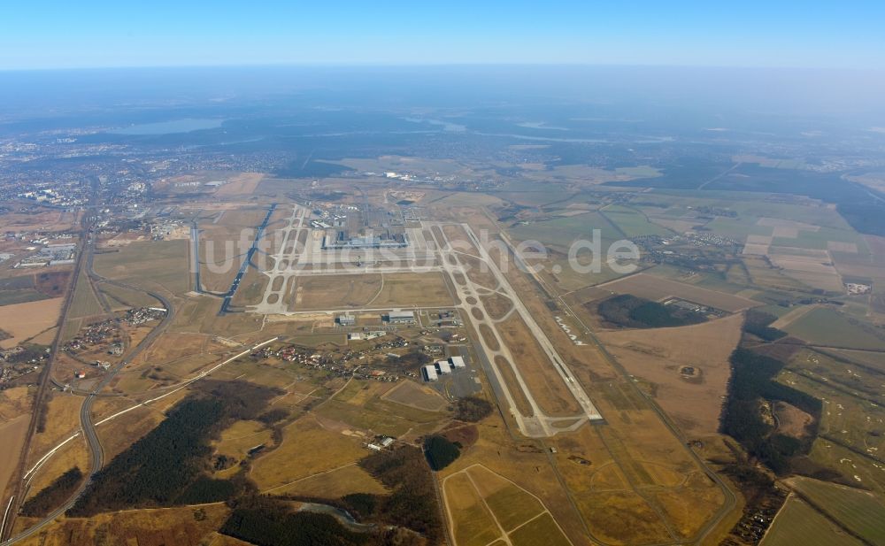 Luftbild Schönefeld - Gelände des Flughafen BER International in Schönefeld im Bundesland Brandenburg, Deutschland