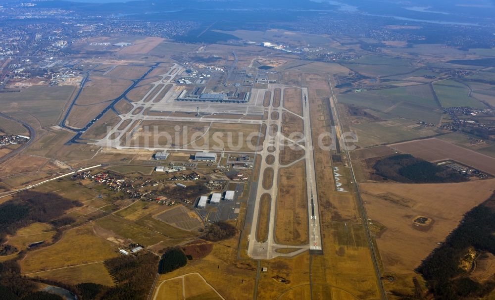 Luftbild Schönefeld - Gelände des Flughafen BER International in Schönefeld im Bundesland Brandenburg, Deutschland