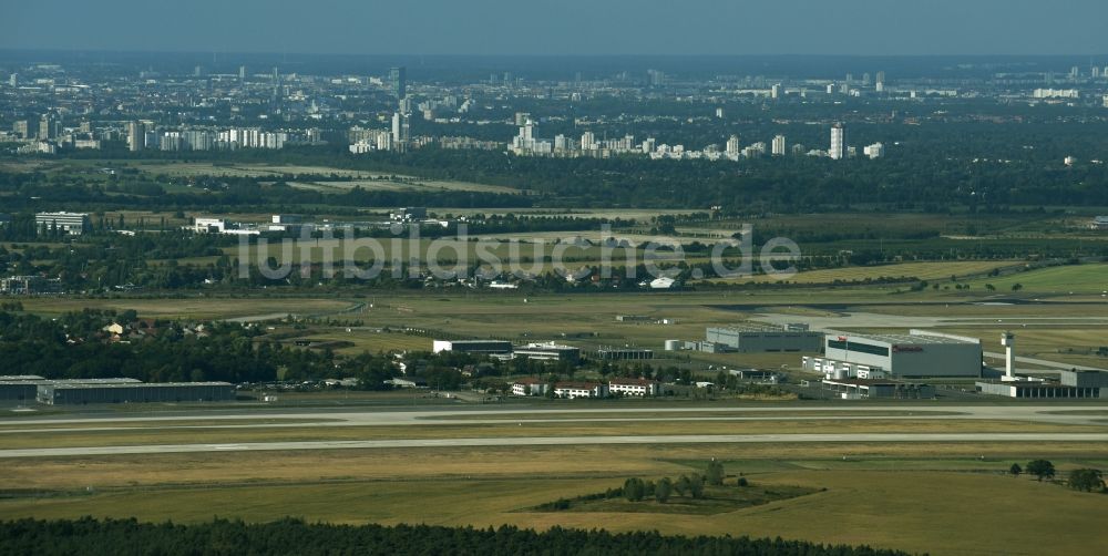 Schönefeld aus der Vogelperspektive: Gelände des Flughafen BER in Schönefeld im Bundesland Brandenburg