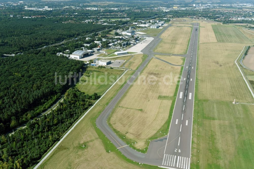 Luftaufnahme Braunschweig - Gelände des Flughafen in Braunschweig im Bundesland Niedersachsen