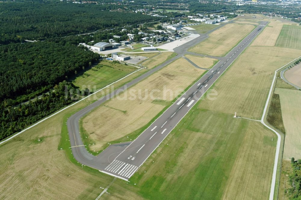 Braunschweig von oben - Gelände des Flughafen in Braunschweig im Bundesland Niedersachsen