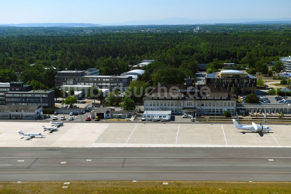 Braunschweig aus der Vogelperspektive: Gelände des Flughafen Braunschweig-Wolfsburg in Braunschweig im Bundesland Niedersachsen, Deutschland