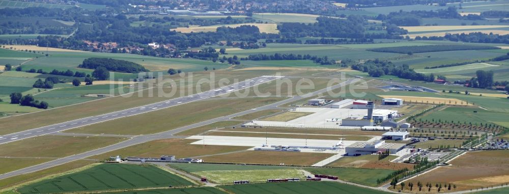 Luftaufnahme Calden - Gelände des Flughafen in Calden im Bundesland Hessen