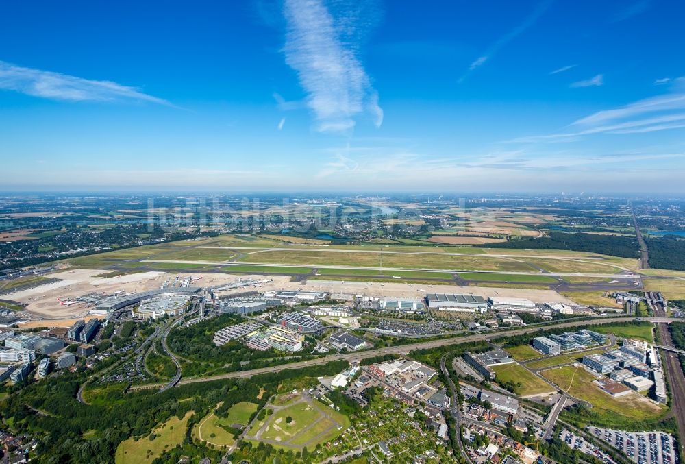 Luftbild Düsseldorf - Gelände der Flughafen - City in Düsseldorf im Bundesland Nordrhein-Westfalen