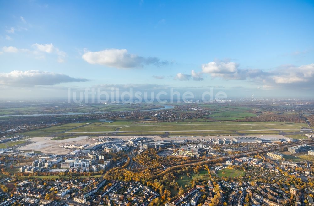 Luftaufnahme Düsseldorf - Gelände des Flughafen in Düsseldorf im Bundesland Nordrhein-Westfalen, Deutschland