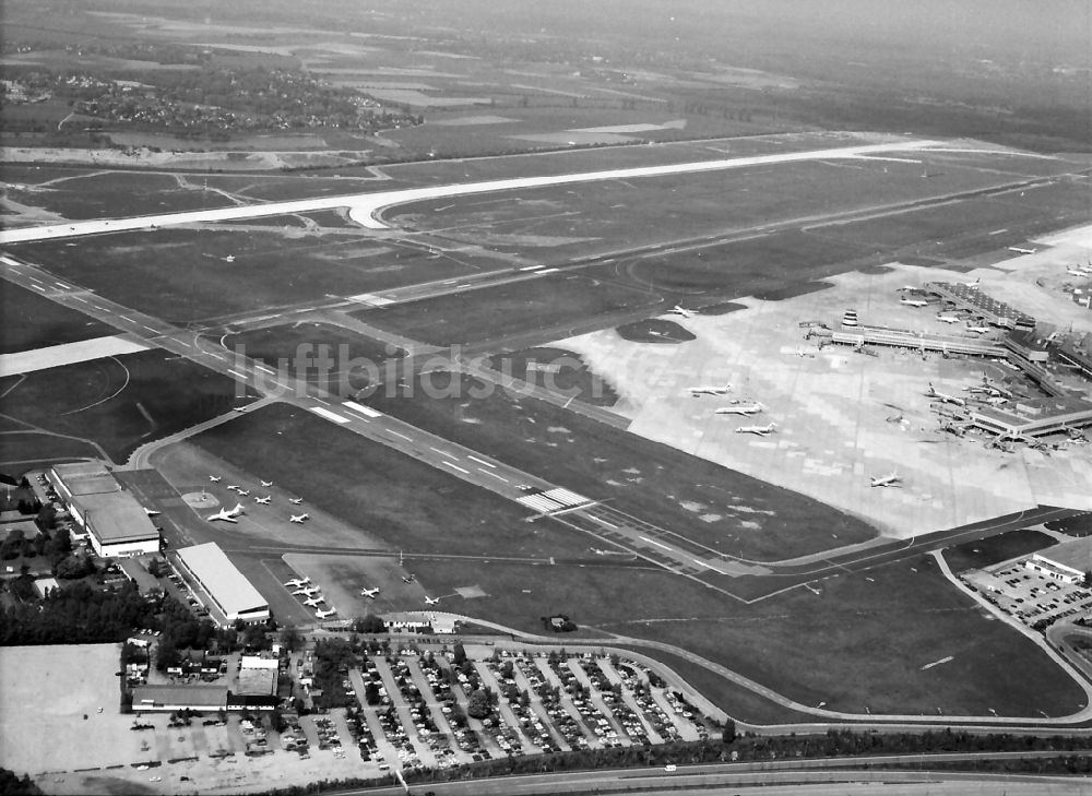 Luftaufnahme Düsseldorf - Gelände des Flughafen in Düsseldorf im Bundesland Nordrhein-Westfalen, Deutschland