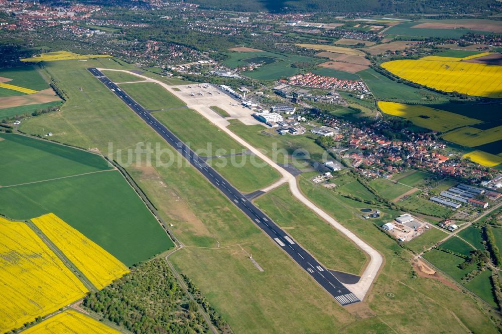 Erfurt von oben - Gelände des Flughafen in Erfurt im Bundesland Thüringen, Deutschland