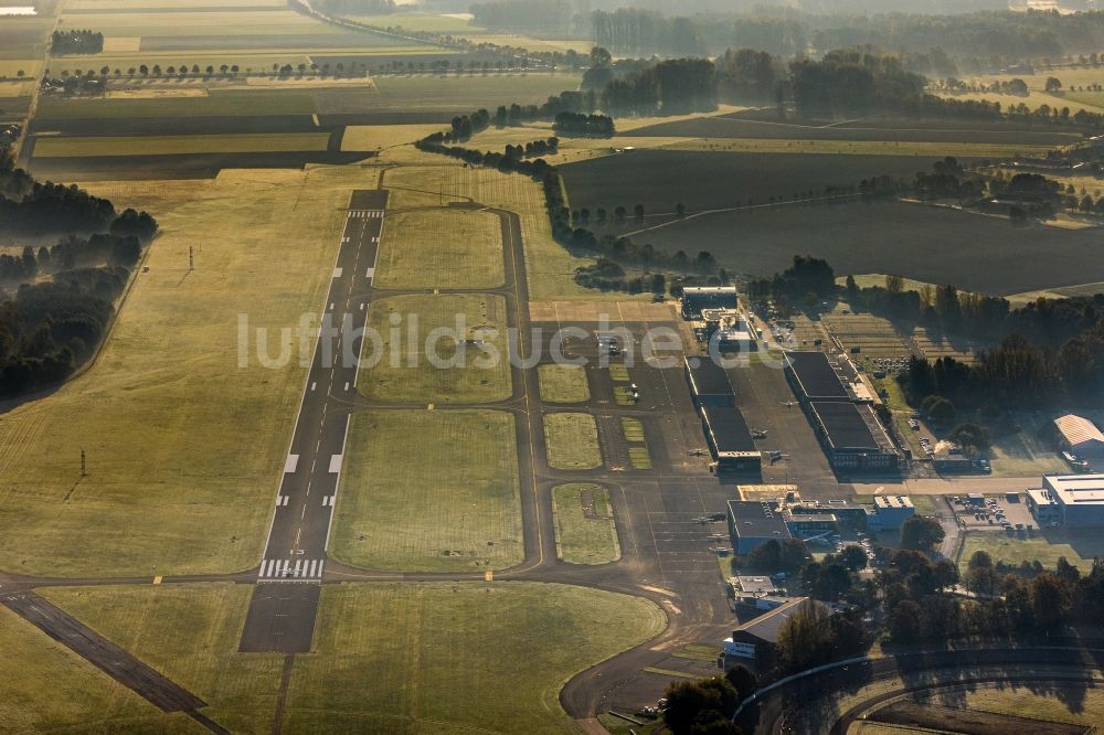 Luftbild Mönchengladbach - Gelände des Flughafen der Flughafengesellschaft Mönchengladbach GmbH an der Flughafenstraße im Ortsteil Giesenkirchen in Mönchengladbach im Bundesland Nordrhein-Westfalen, Deutschland