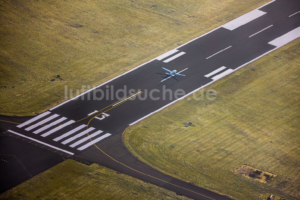 Luftaufnahme Mönchengladbach - Gelände des Flughafen der Flughafengesellschaft Mönchengladbach GmbH an der Flughafenstraße im Ortsteil Giesenkirchen in Mönchengladbach im Bundesland Nordrhein-Westfalen, Deutschland