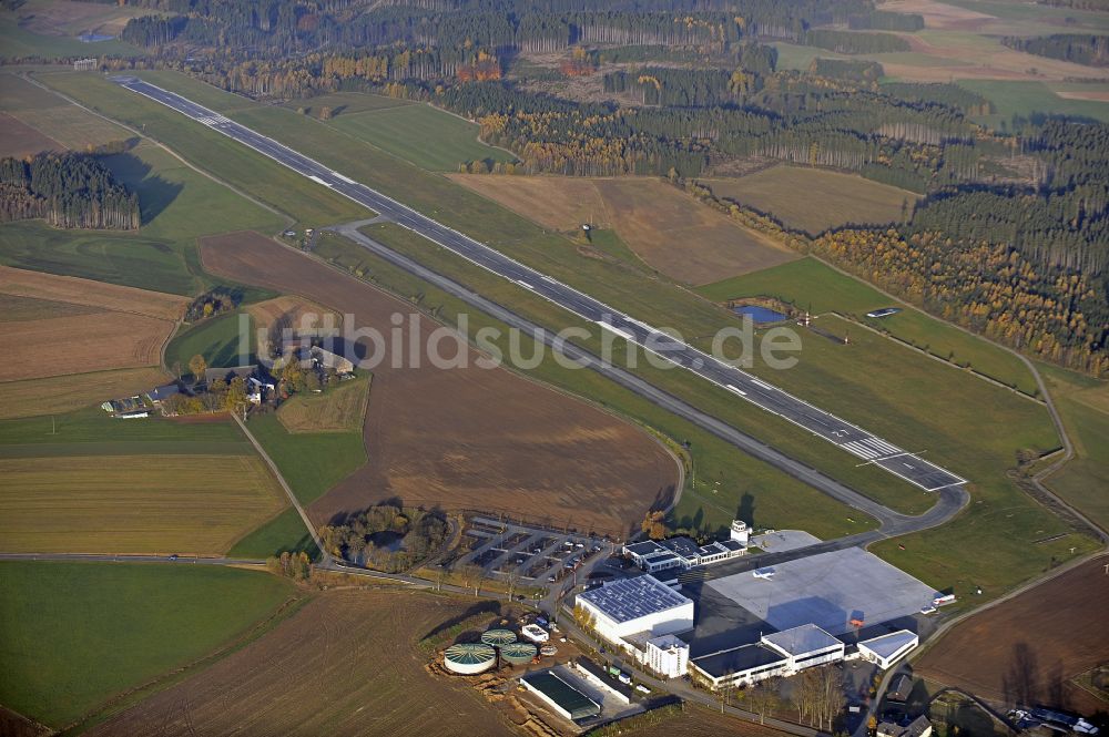 Hof aus der Vogelperspektive: Gelände des Flughafen in Hof im Bundesland Bayern, Deutschland