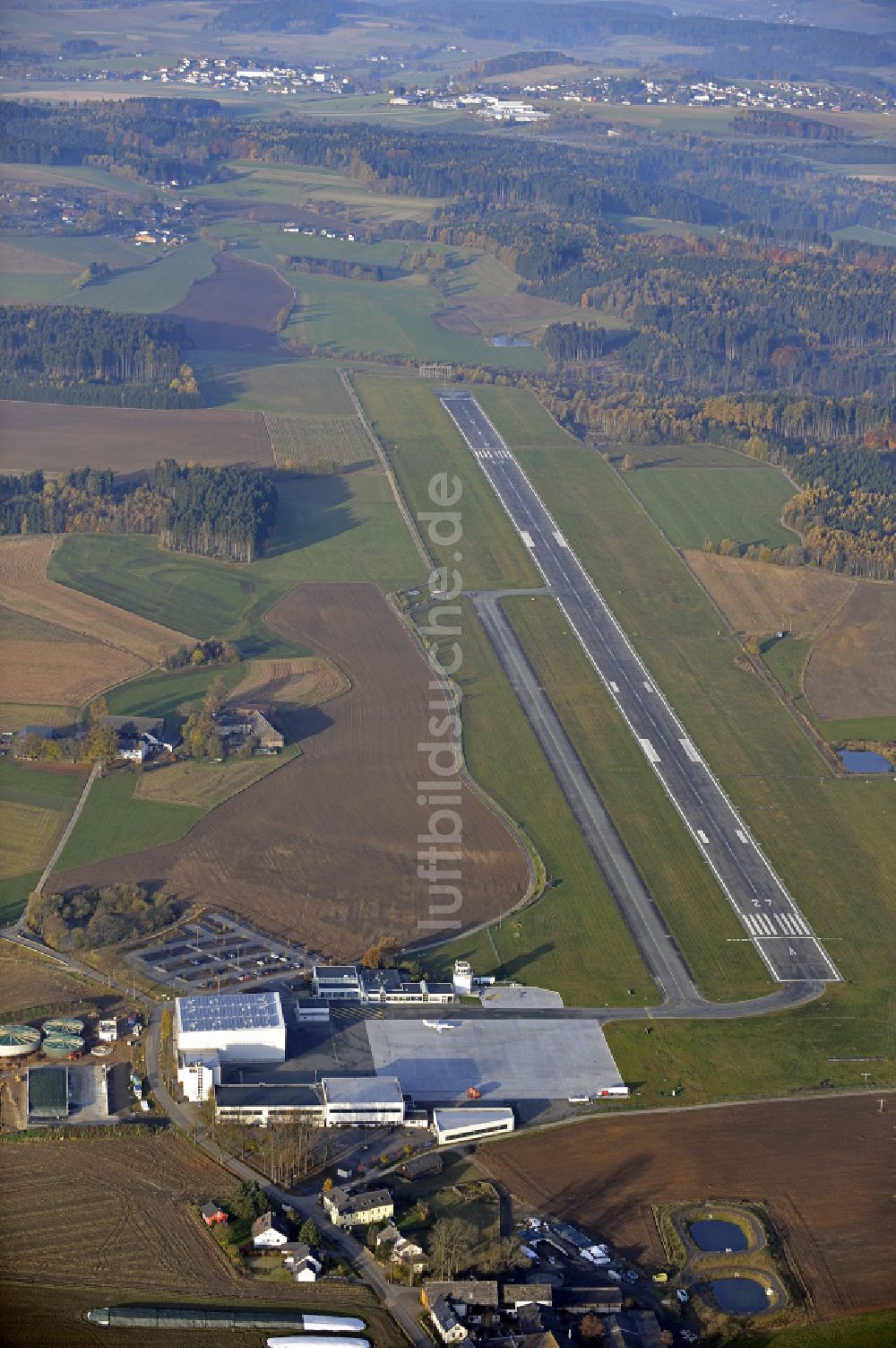 Luftaufnahme Hof - Gelände des Flughafen in Hof im Bundesland Bayern, Deutschland