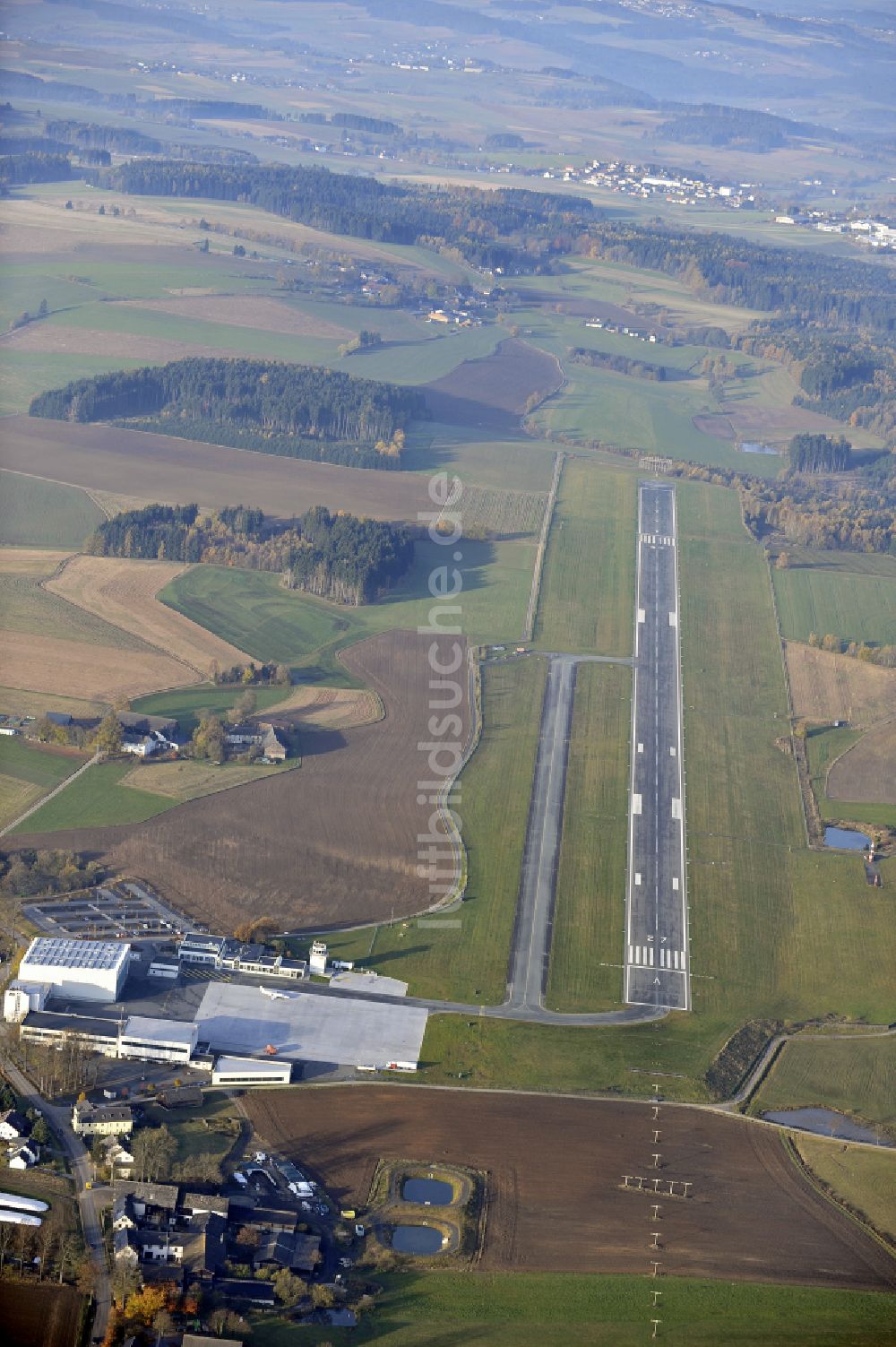 Hof von oben - Gelände des Flughafen in Hof im Bundesland Bayern, Deutschland