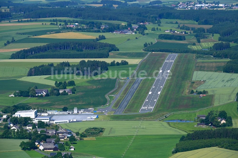 Hof aus der Vogelperspektive: Gelände des Flughafen in Hof im Bundesland Bayern, Deutschland