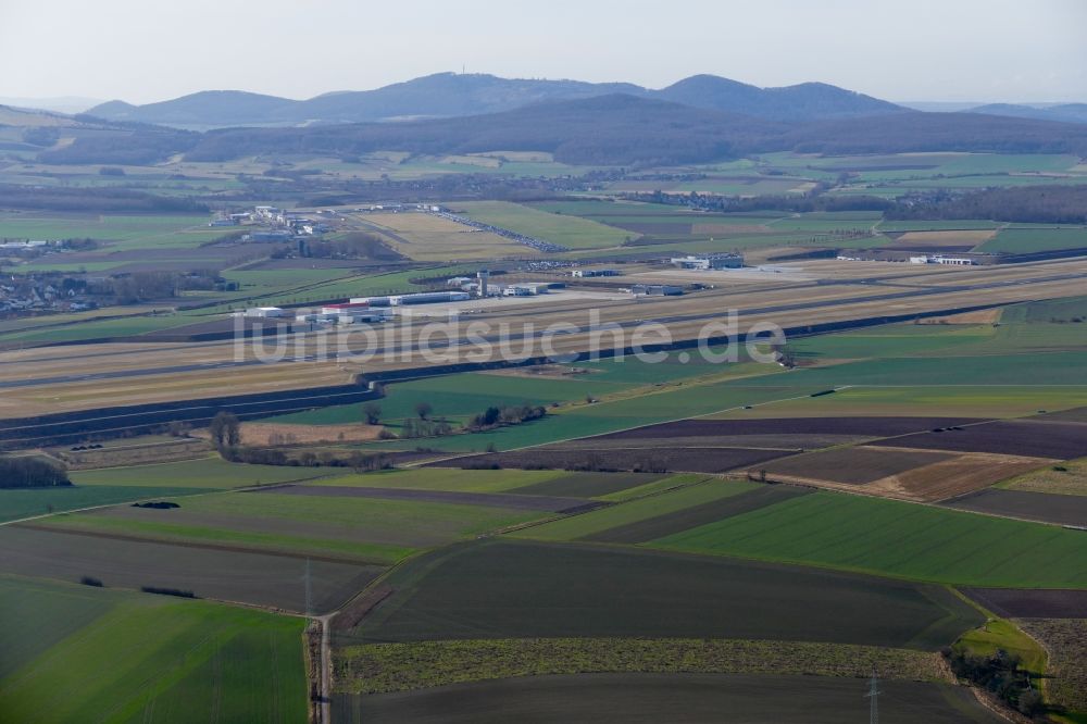 Calden aus der Vogelperspektive: Gelände des Flughafen Kassel-Calden in Calden im Bundesland Hessen, Deutschland